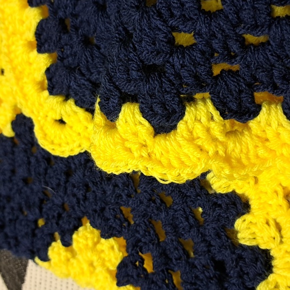 Notre Dame Hand Crochet Blanket Afghan Throw - Picture 3 of 4